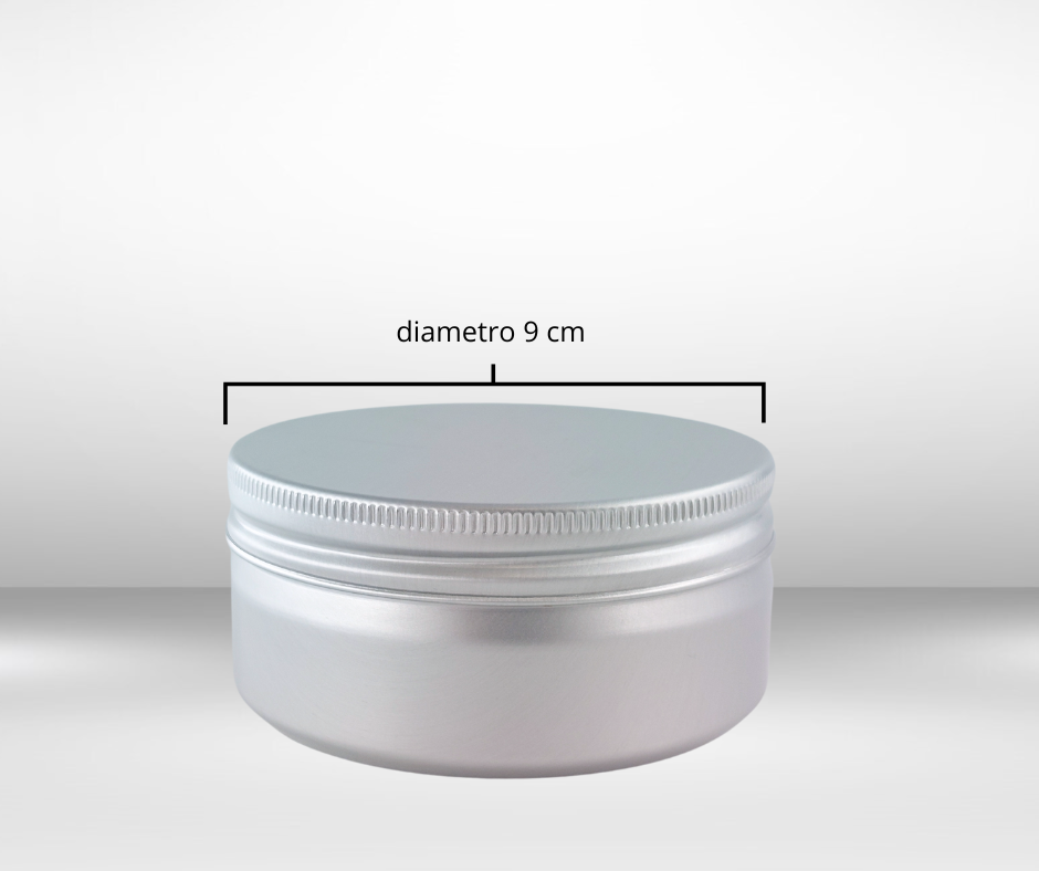 diametro 9 cm scatolina porta solidi in alluminio in primo piano con tappo chiuso